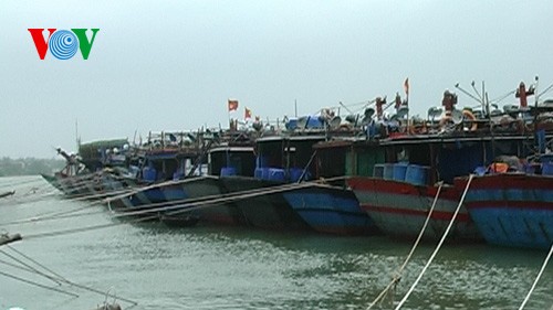 Coastal residents evacuate as Typhoon Nari nears  - ảnh 2